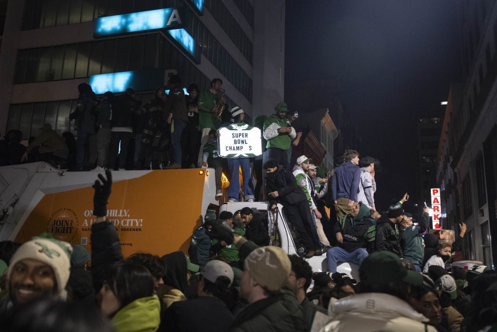 Wild Photos Of Eagles Fans Celebrating Super Bowl Win
