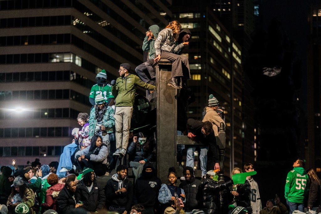 Wild Photos Of Eagles Fans Celebrating Super Bowl Win