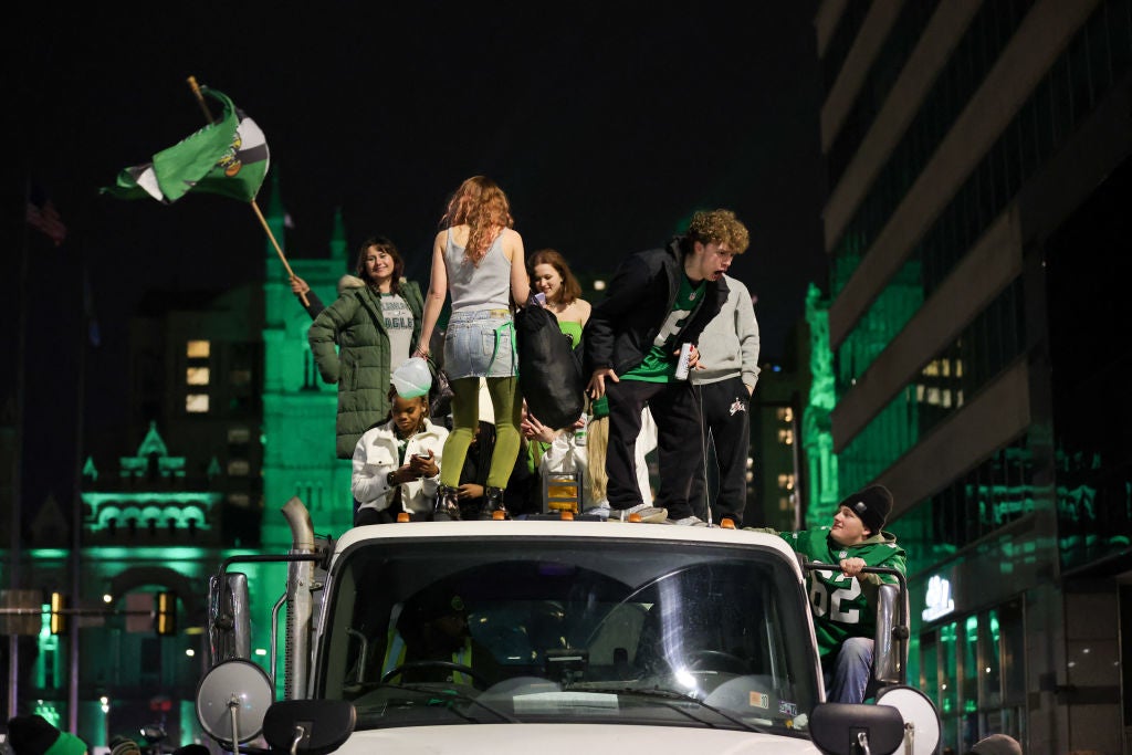 Wild Photos Of Eagles Fans Celebrating Super Bowl Win