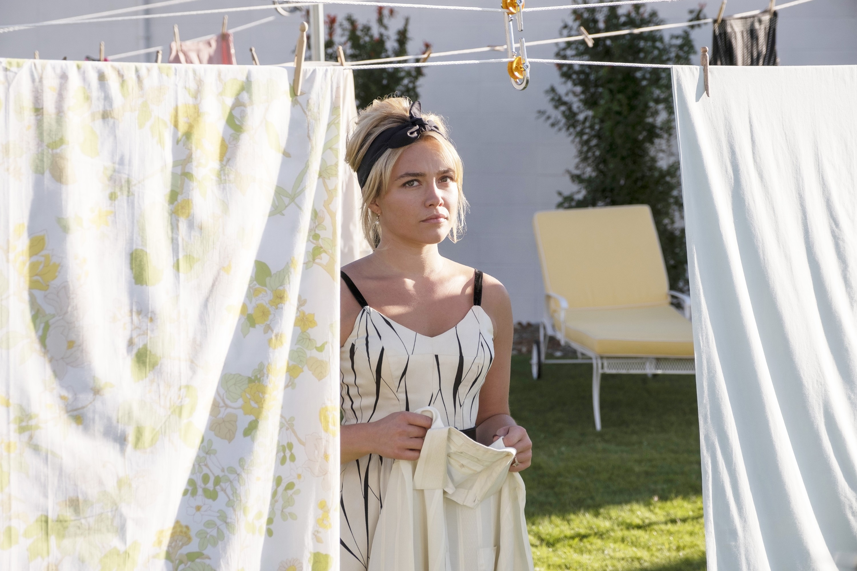 Florence Pugh in & quot; Don ' t bekymring kjære. & Quot;