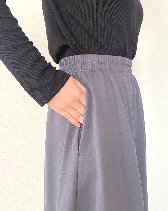 GUの「ドライフレアスカートRS」