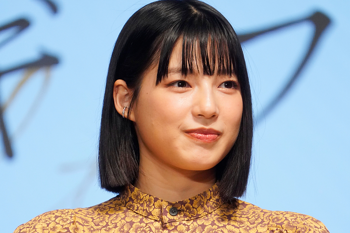 誰かと思った」「びっくり」石井杏奈、ばっさり新ヘアに驚きの声「30cm