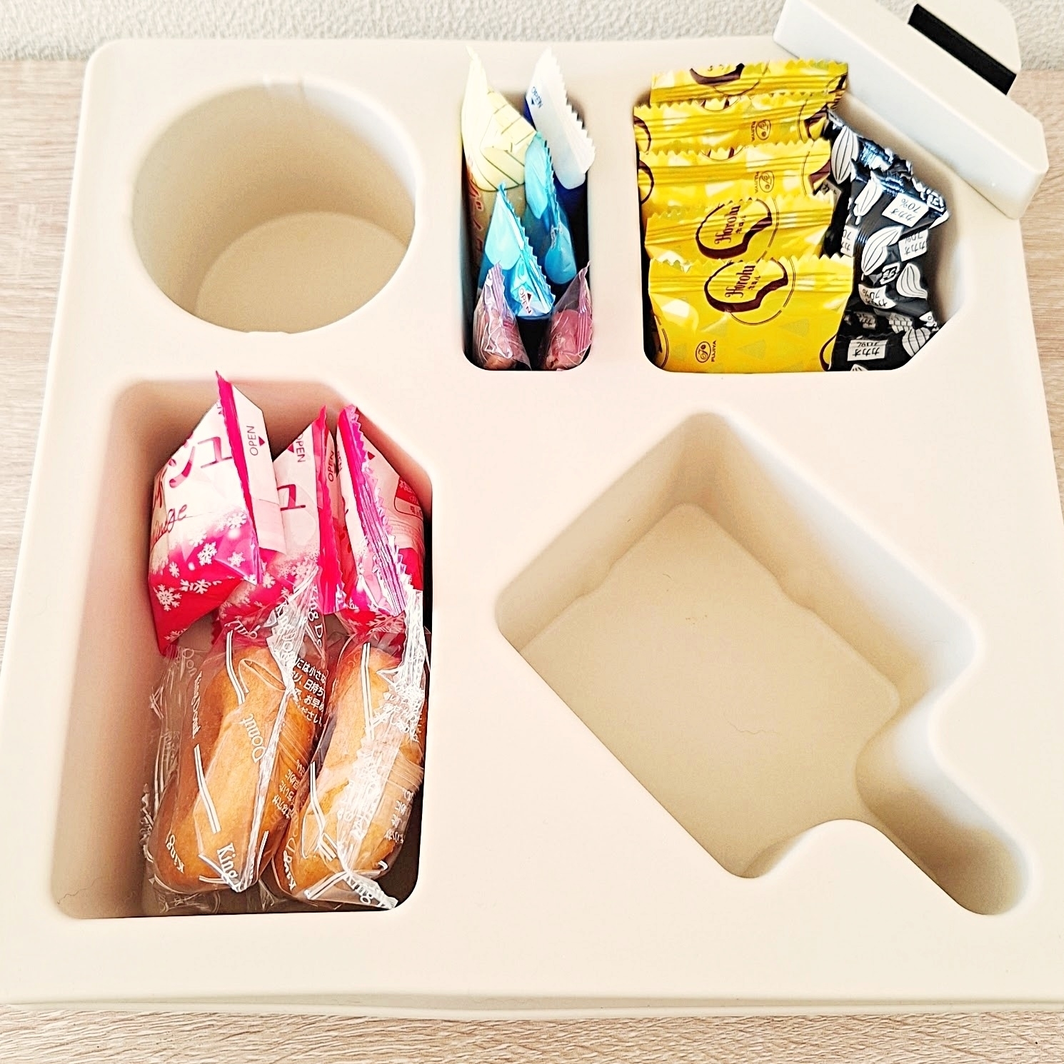 【新品】　3COINS　だら活　スマホスタンド付きマルチトレイ　2個セット 新品】 3COINS だら活 スマホスタンド付きマルチトレイ 2個セット