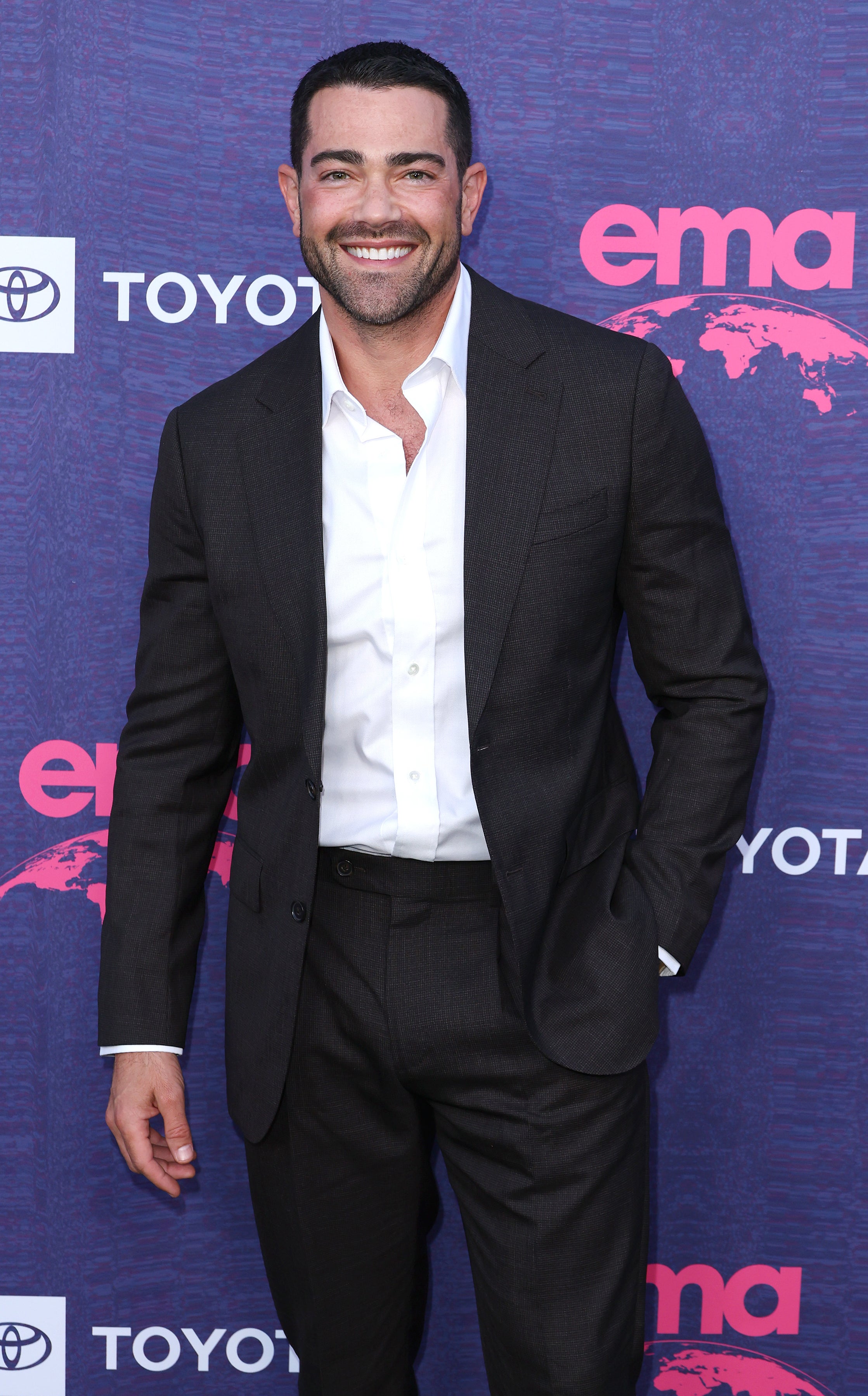 Jesse Metcalfe on the red carpet.