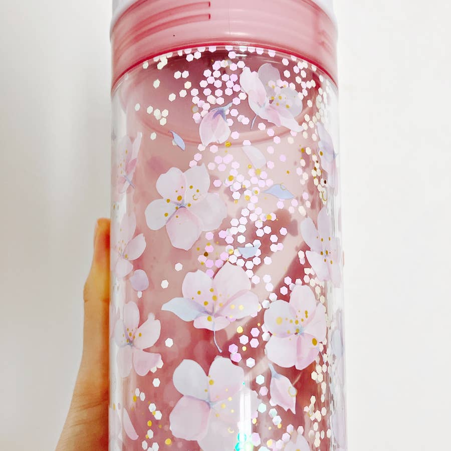 スタバ】「キラキラで春らしい」「気分が上がる」桜だらけの『色が 