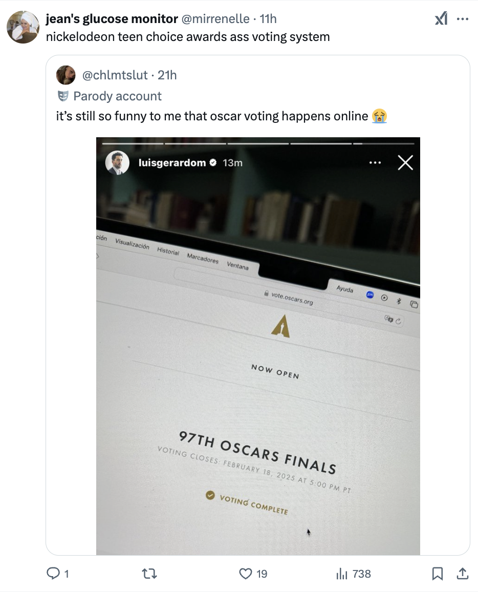 Tweet about the Nickelodeon Teen Choice Awards compared humorously to Oscar voting online, with a screenshot showing voting complete for the 97th Oscars
