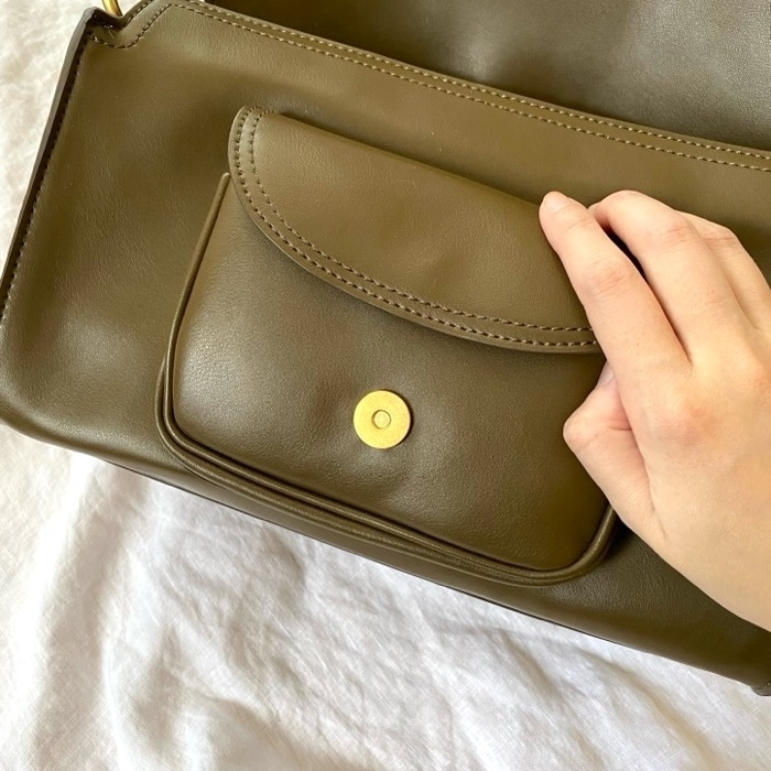 スペイン発送 ZARA バックルポケット付きショルダーバッグ 新作 ZARAの「高見えバッグ」が大容量でめっちゃ使える!ペットボトル