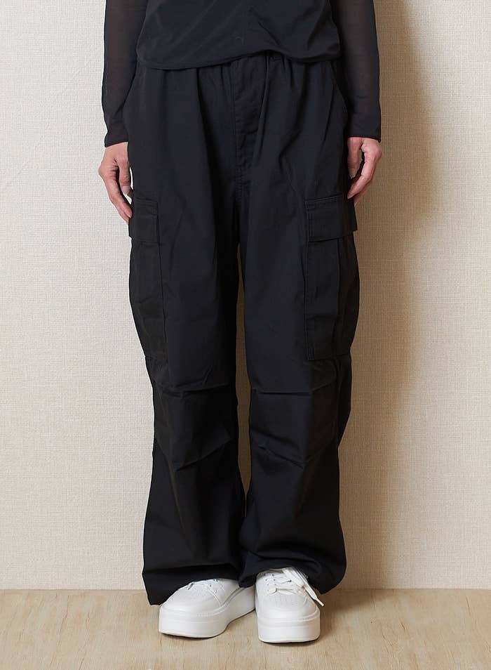 GUの「スーパーワイドカーゴパンツ」