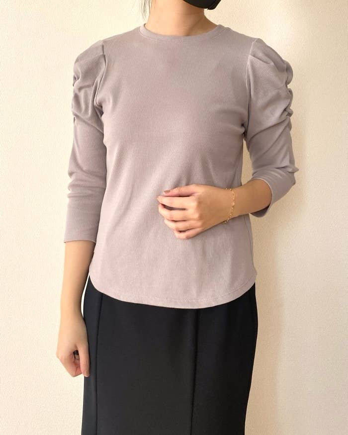 GUの「ギャザースリーブT(7分袖)Z」