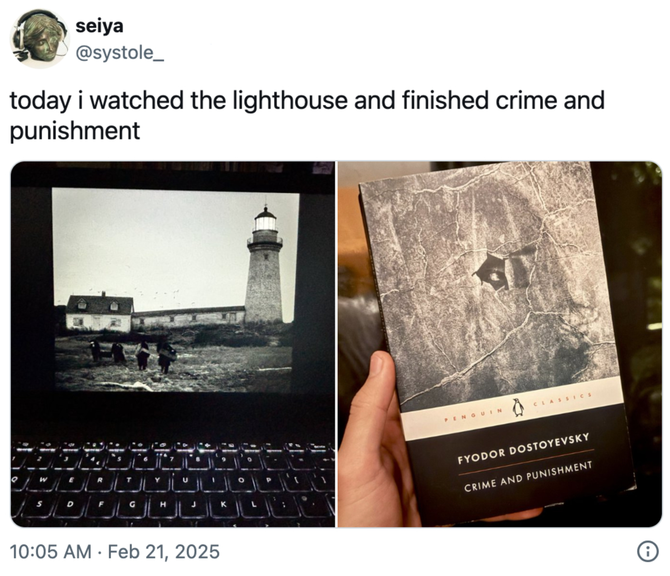 Tweet viser bilder side om side: Filmen & quot; The Lighthouse & quot; på en skjerm og en hånd som holder boken & quot; kriminalitet og straff & quot; av Fyodor Dostojevsky
