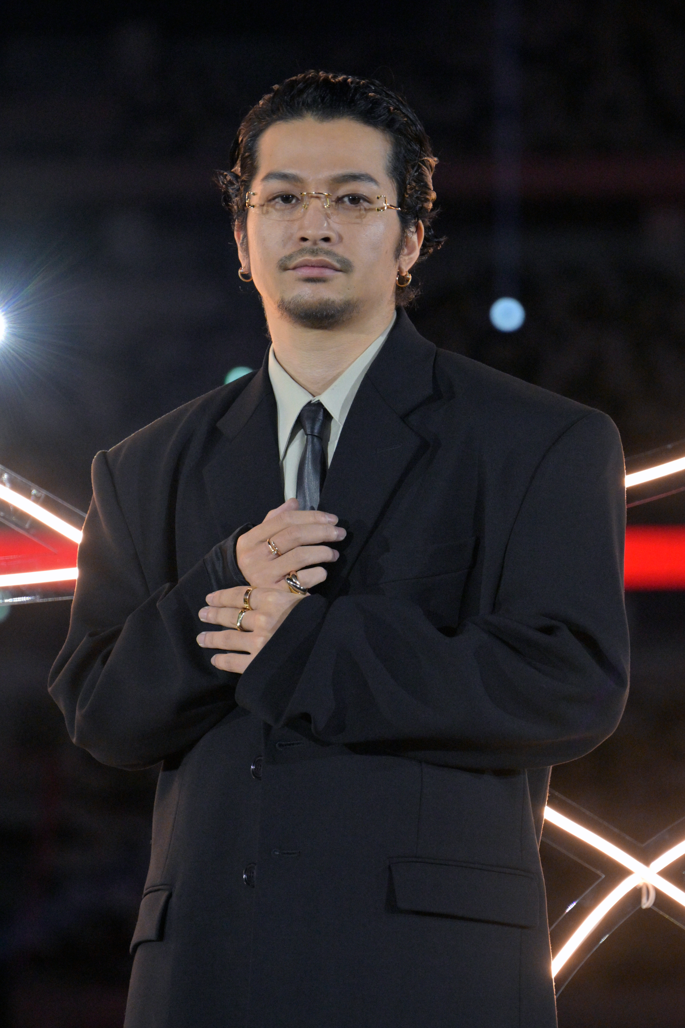 King Gnu常田大希「花出しといてとは頼んだが…」米津玄師に贈った花に