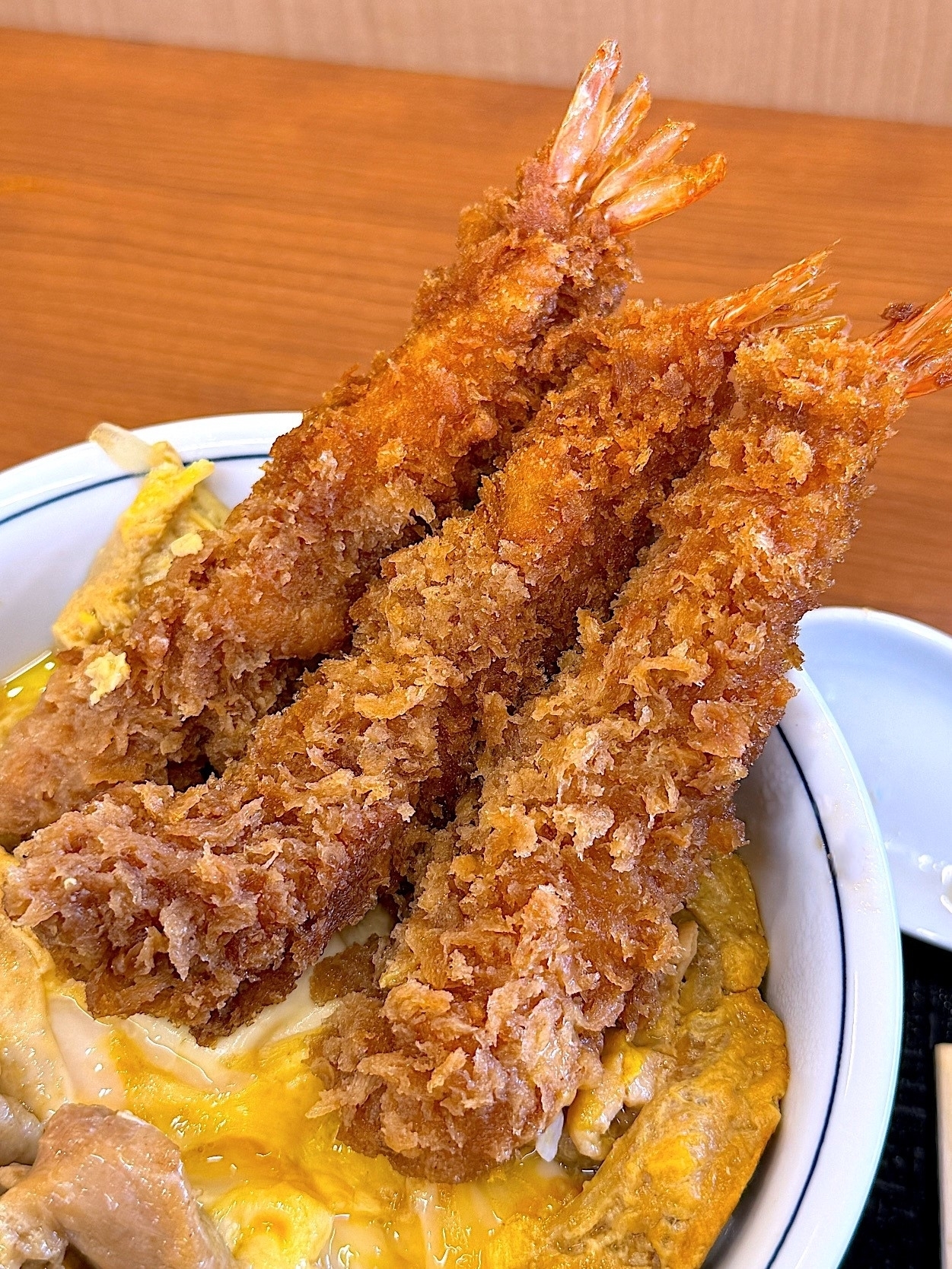 かつやの「海老タレカツと親子丼の合い盛り丼」