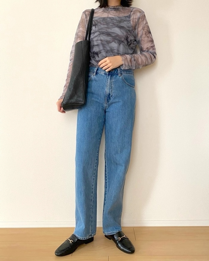 GUの「シアープリントボトルネックT(長袖)+E」