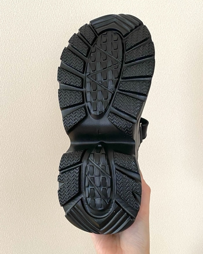 GUの「ボリュームソールベルトスニーカー」