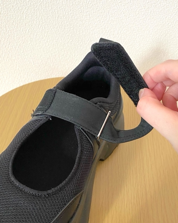 GUの「ボリュームソールベルトスニーカー」