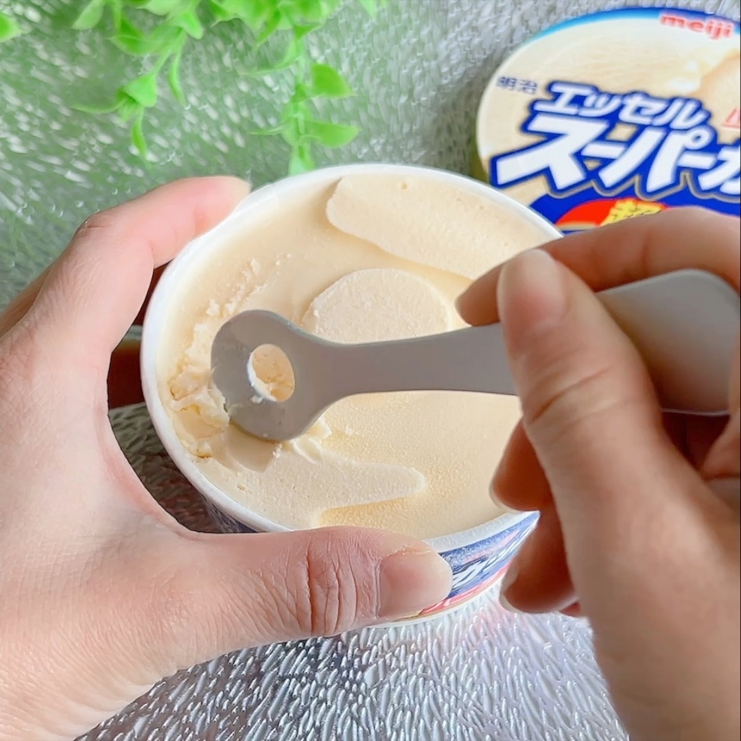 セリア】カチカチアイスがふわっふわに変身！口溶けバツグンのアイスが