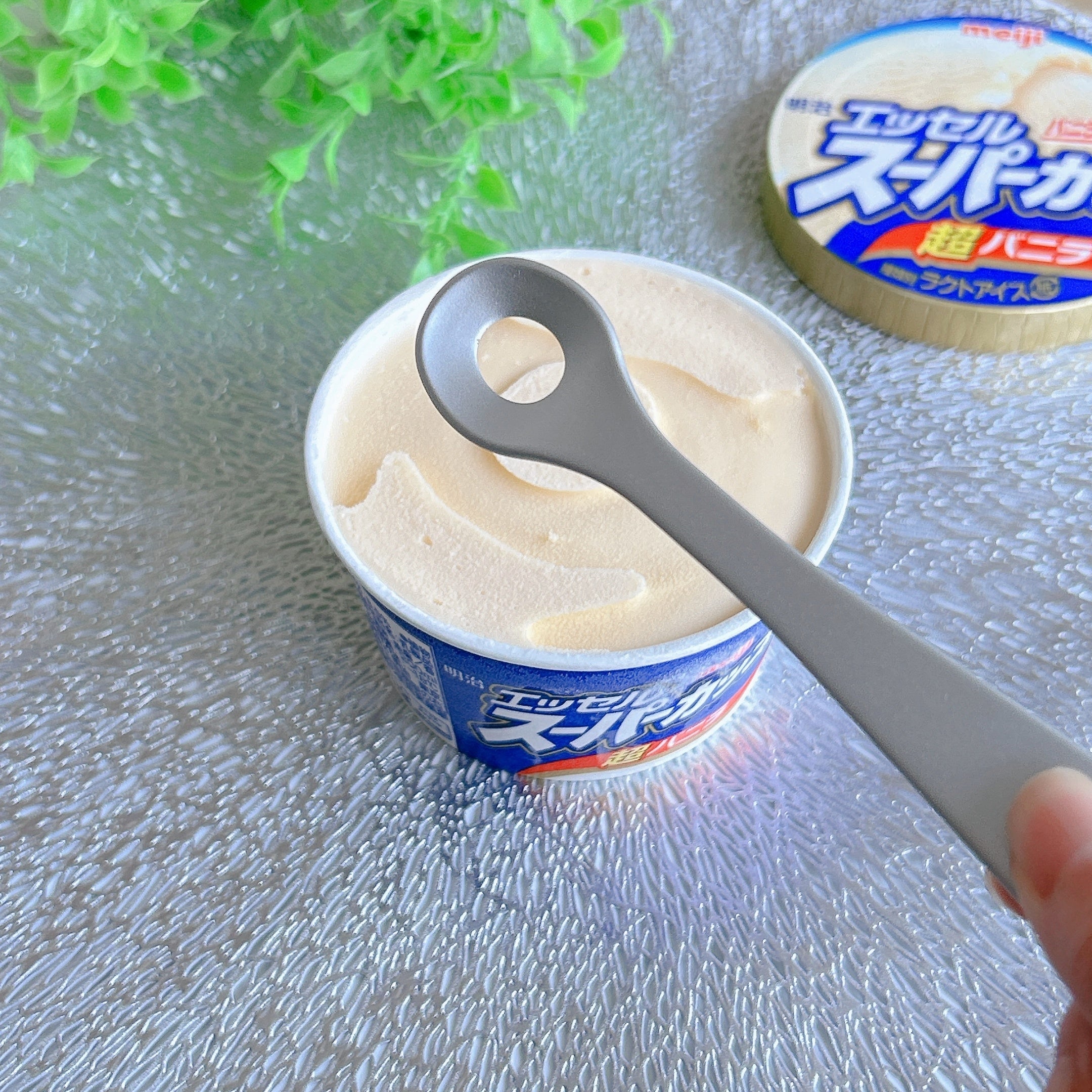 セリア】カチカチアイスがふわっふわに変身！口溶けバツグンのアイスが 