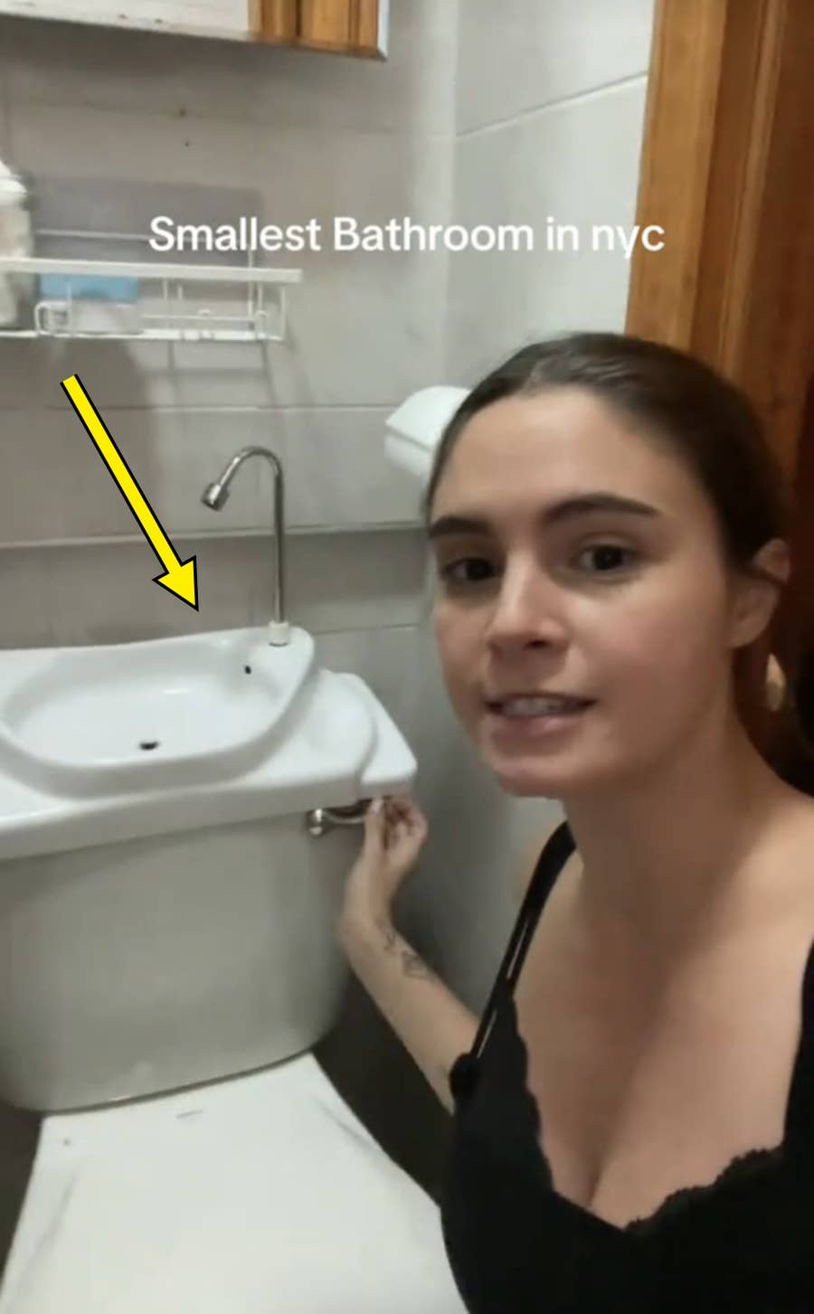 This Is What The 'Smallest Bathroom In NYC' Looks Like, image size:900x1453