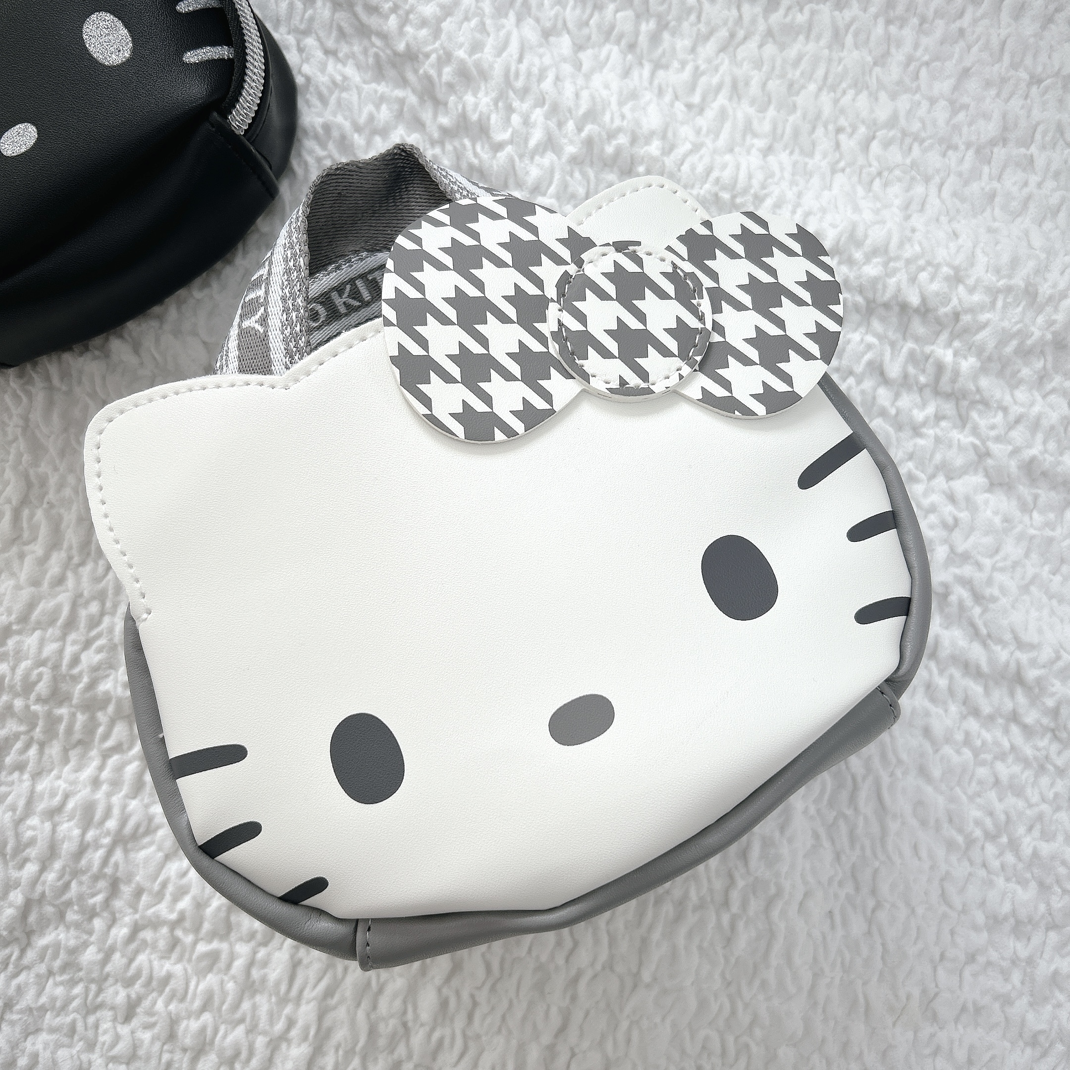 セブン付録の「キティちゃんのポーチ」かわいくて有能すぎる