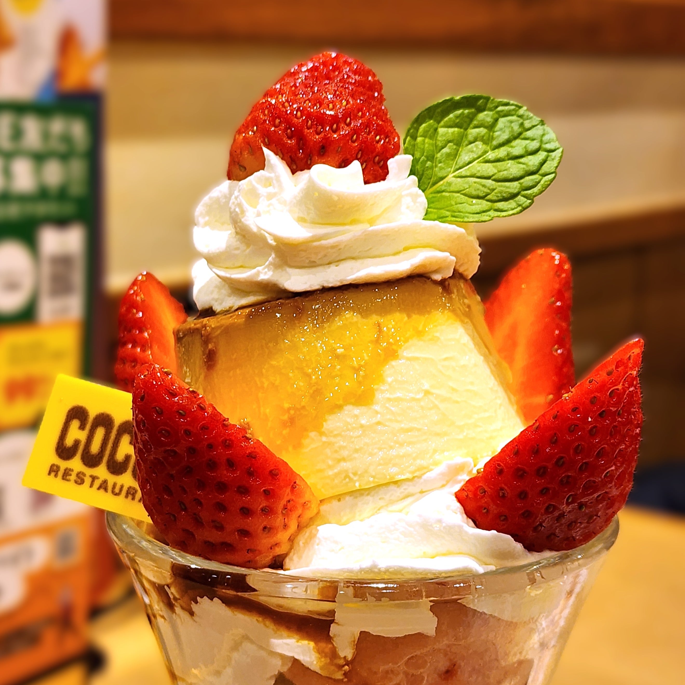 さすがに、てんこ盛りすぎて笑ったわ！ココスの「やけくそパフェ
