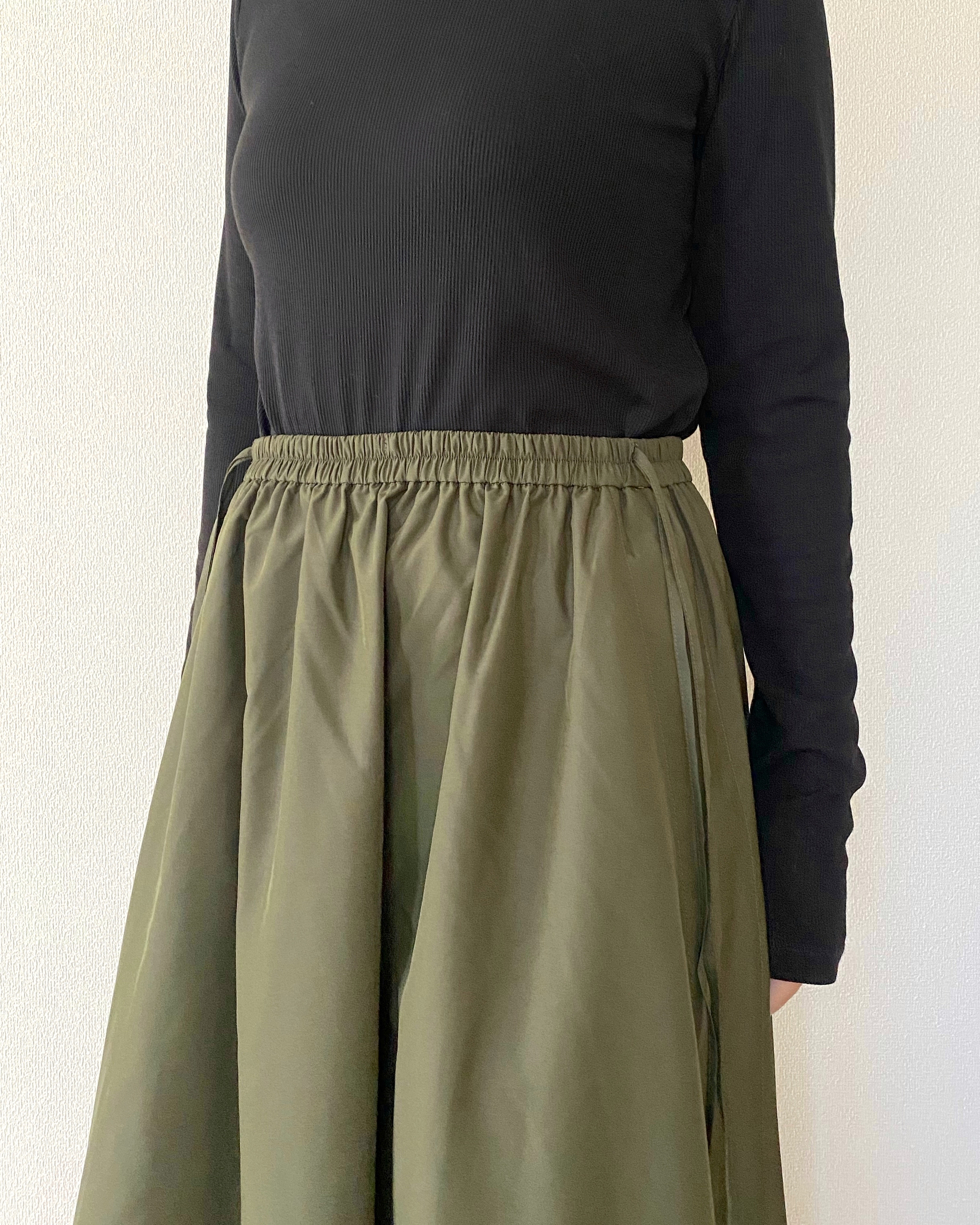 ユニクロの「ギャザーロングスリットスカート」