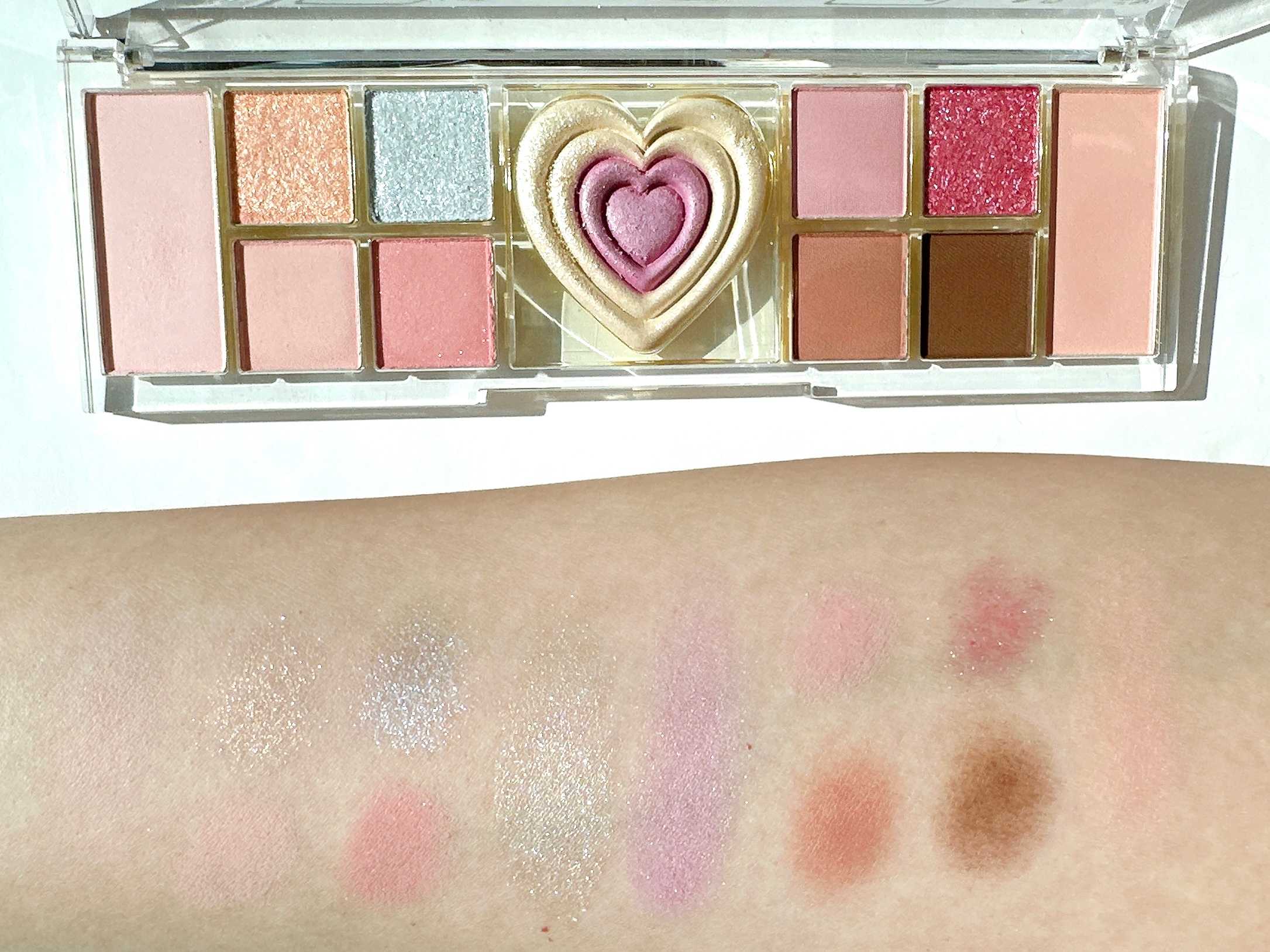 プラザ限定発売】たまごっち×ペリペラ のマルチパレットを