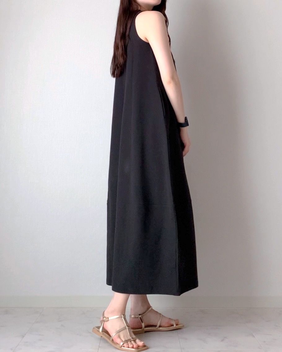 ユニクロの「ジャージーバルーンワンピース/ノースリーブ/丈長め」