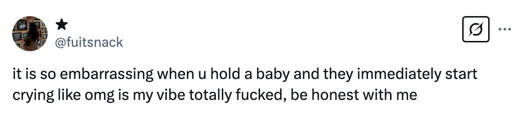 Tweet lyder: & quot; det er så pinlig når du holder en baby og de begynner å gråte som omg er min stemning helt knullet, vær ærlig med meg. & Quot;