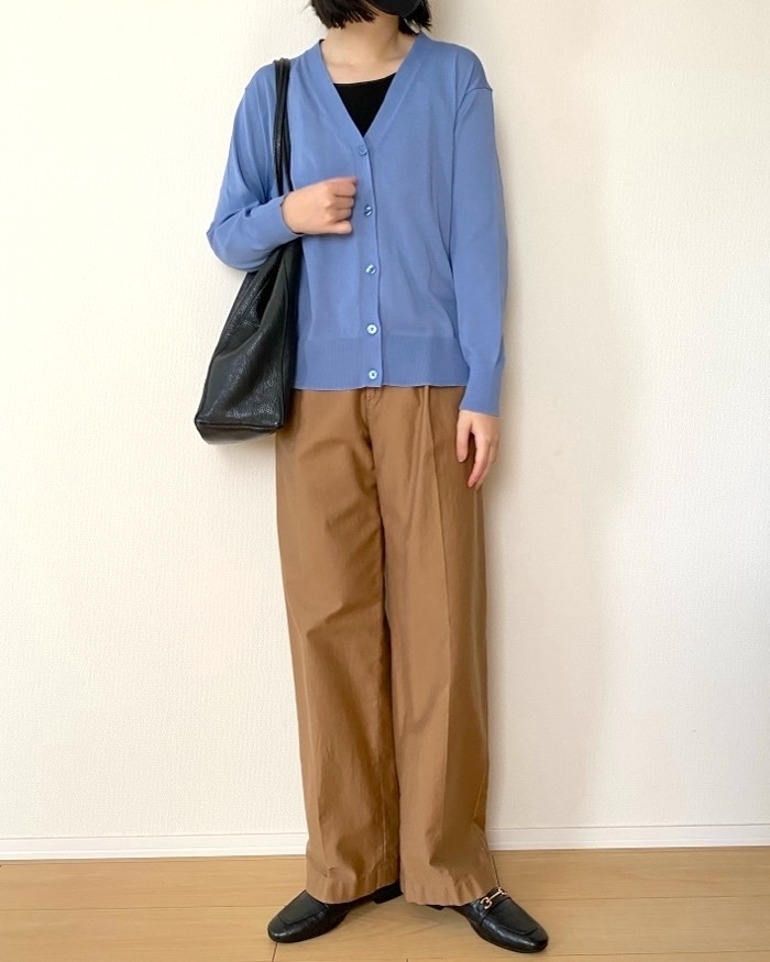 無印良品「UVカットライトニットVネックカーディガン」