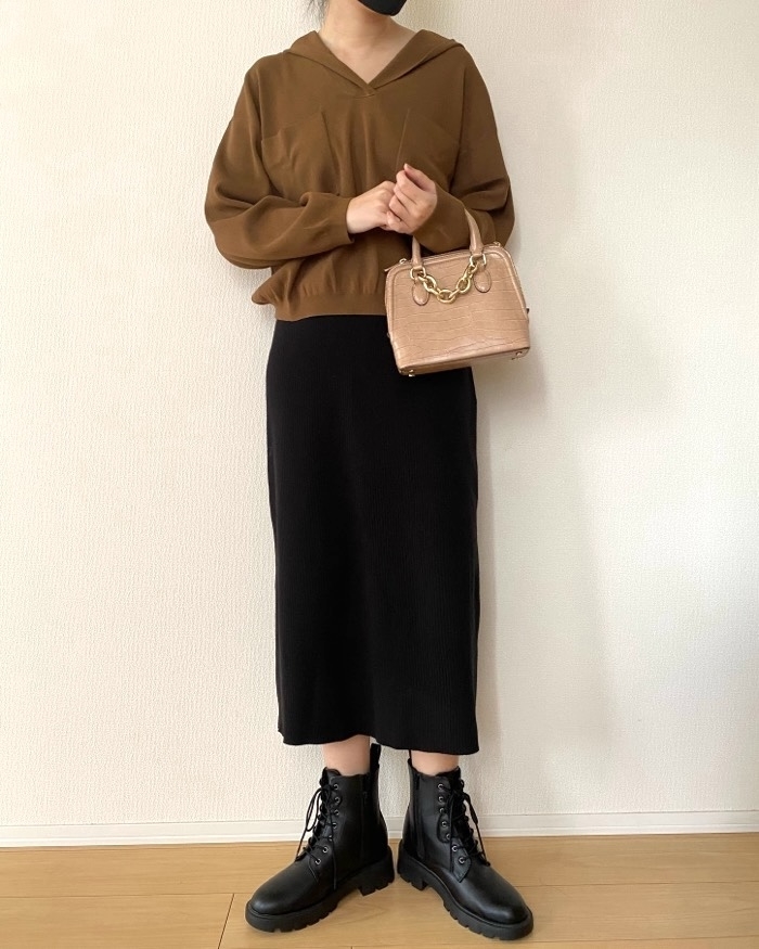 ユニクロの「リラックスフーデッドセーター」