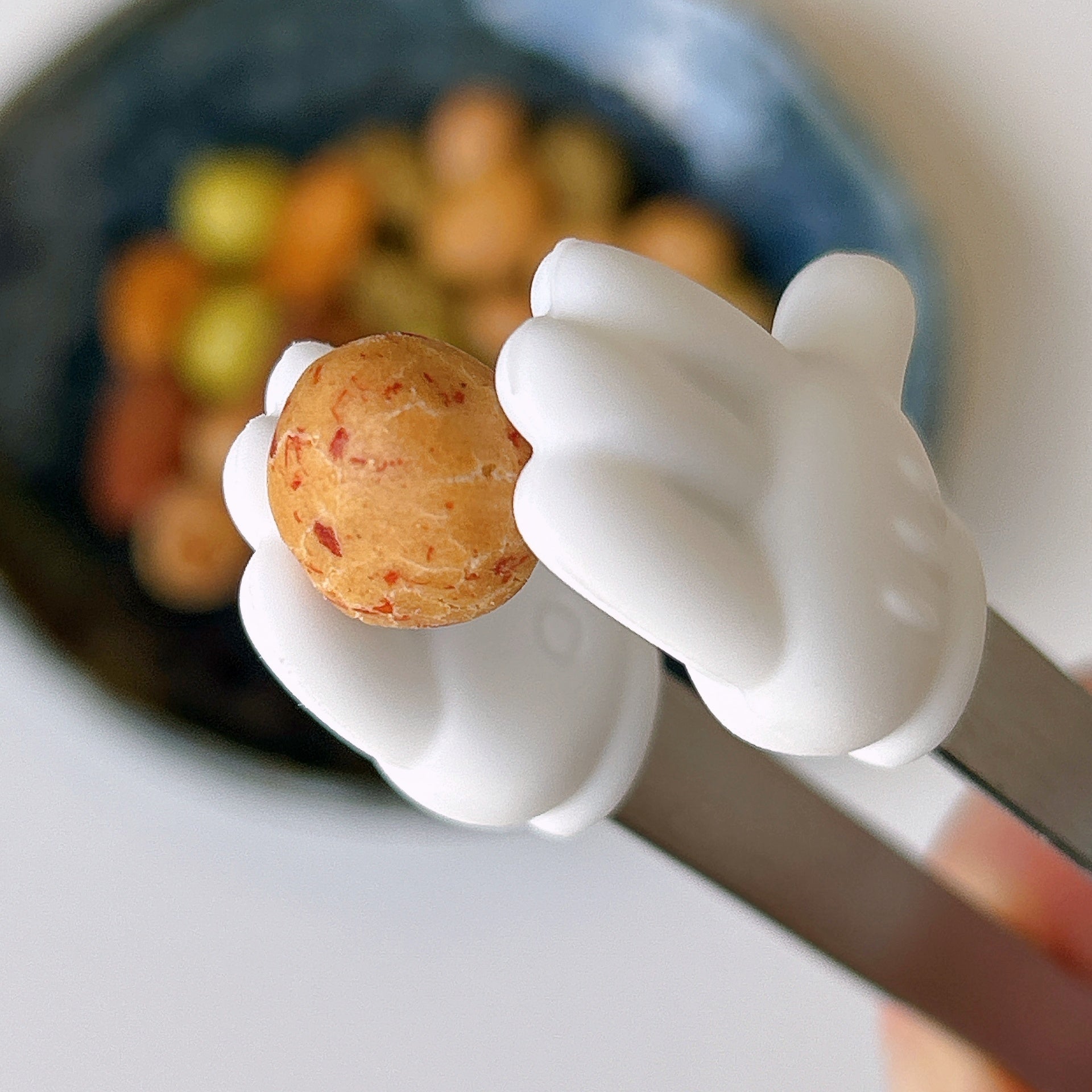 【ダイソー】見つけた瞬間、テンション上がった…！ミッキーがかわいい「アイデア雑貨」おやつタイムに大活躍です！《購入レビュー》