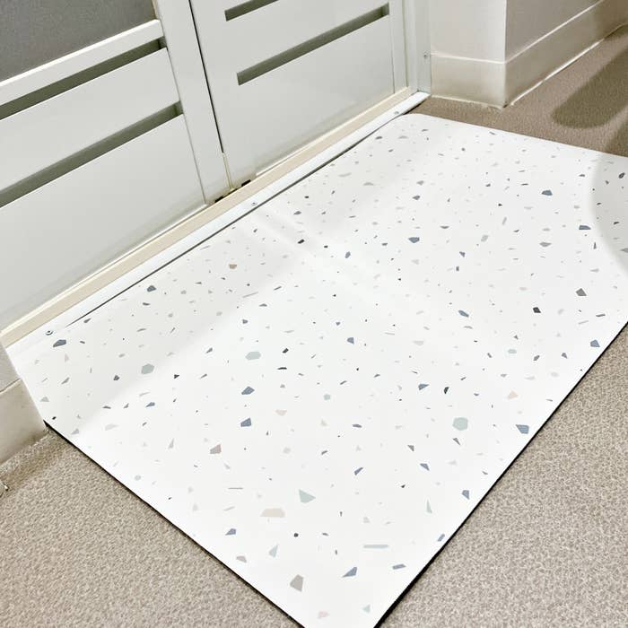 3COINS(スリーコインズ)の「珪藻土入りソフトバスマット」