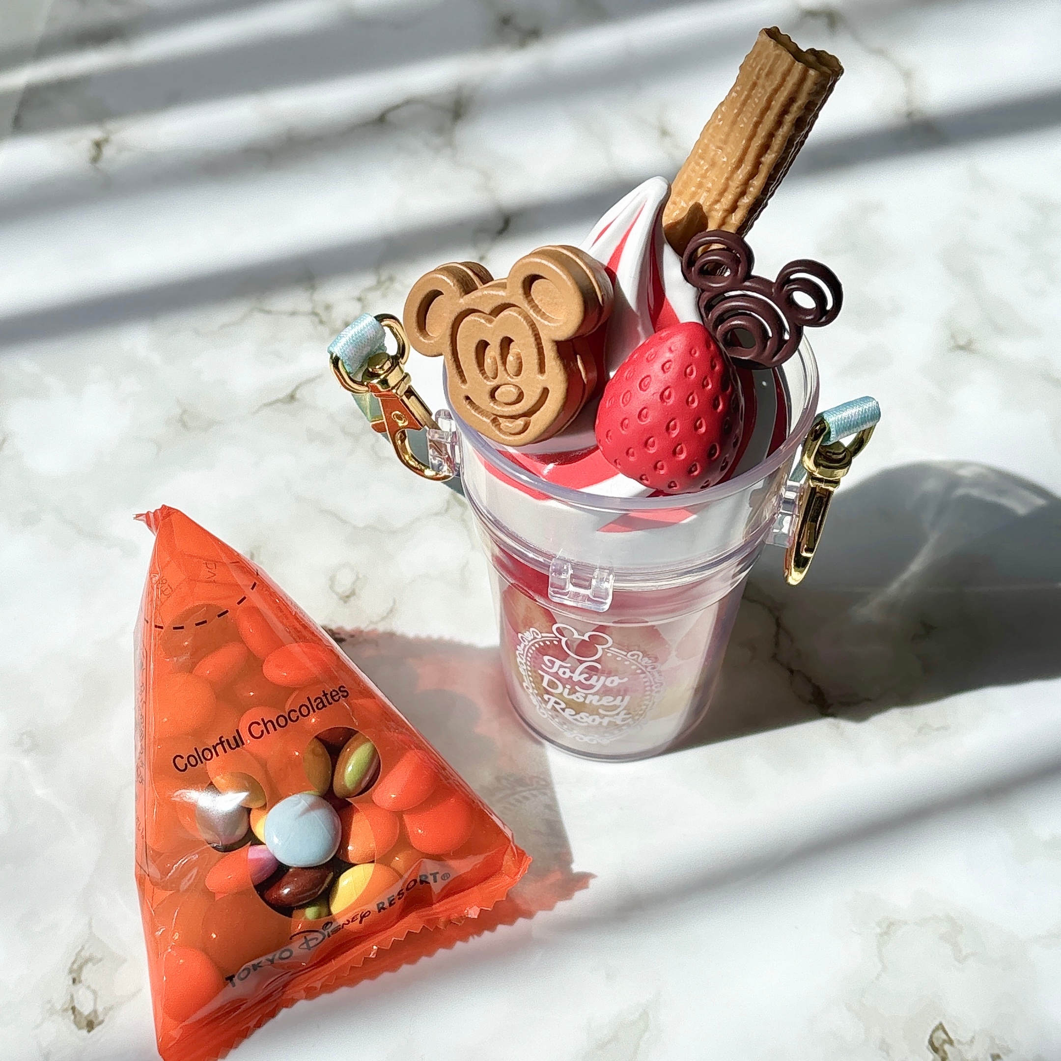 これは買いです。ディズニーランドで見つけた「パフェそっくりケース