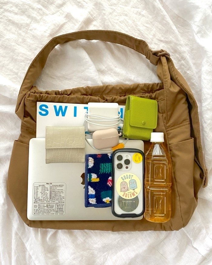 ユニクロ「ソフトパフィーショルダーバッグ」