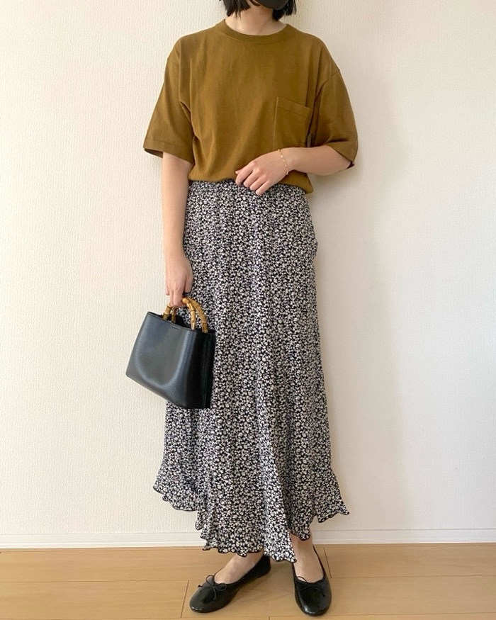 ユニクロの「クルーネックセーター半袖」