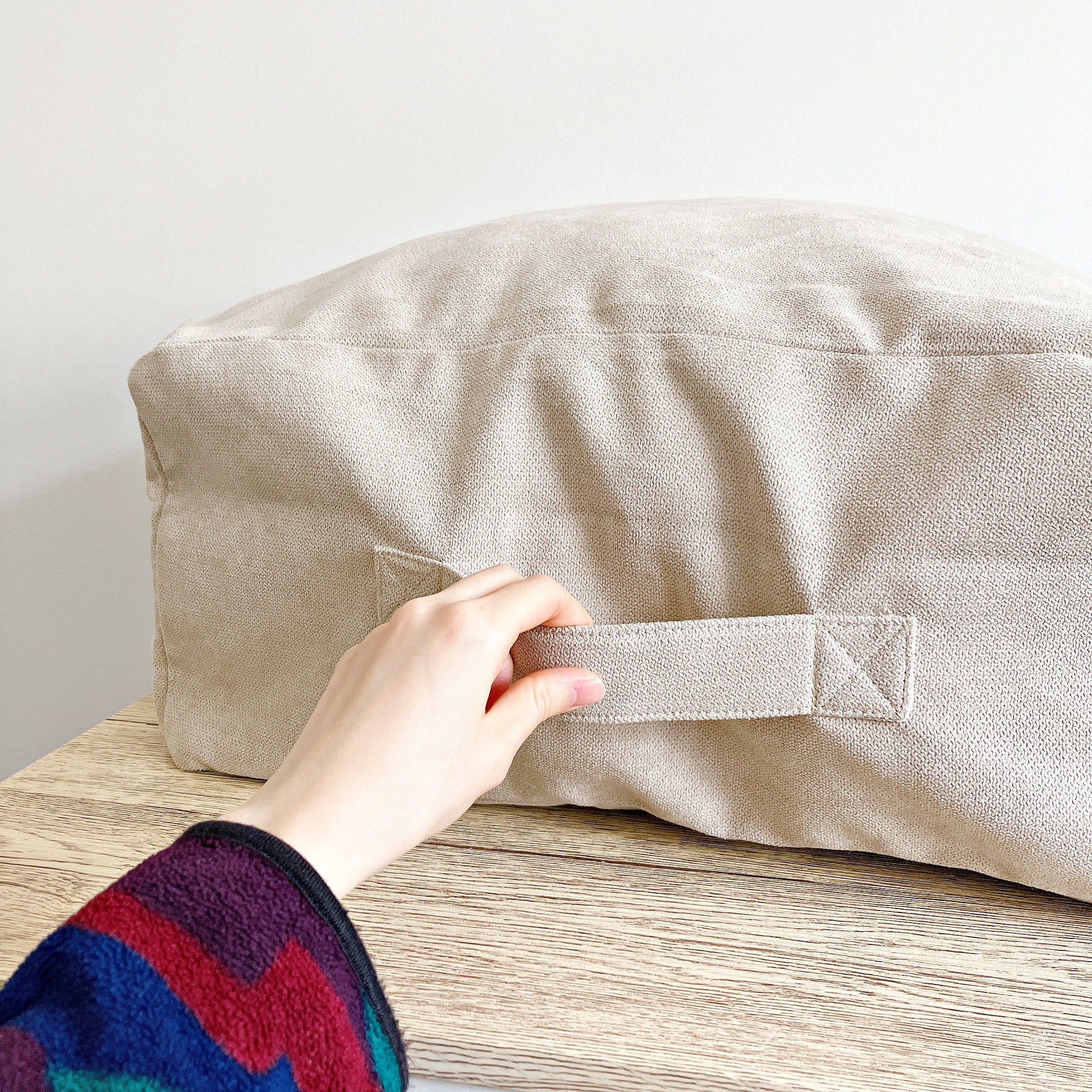 ニトリの「【デコホーム商品】布団収納クッションカバー シェニーIV（アイボリー）」