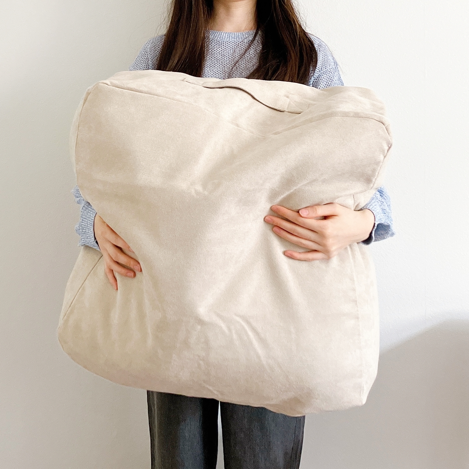 ニトリの「【デコホーム商品】布団収納クッションカバー シェニーIV（アイボリー）」