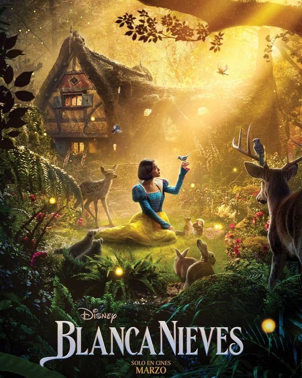 Blanca Nieves en un bosque encantado rodeada de animales, mirando a un pájaro. Anuncio de película de Disney con estreno en marzo