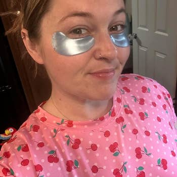 Reviewer wearing eye gels