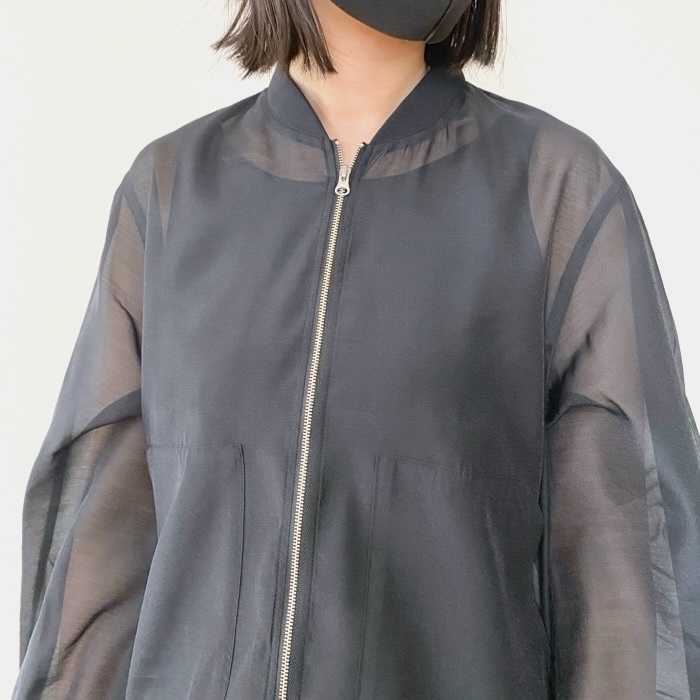GUの「シアーブルゾン」