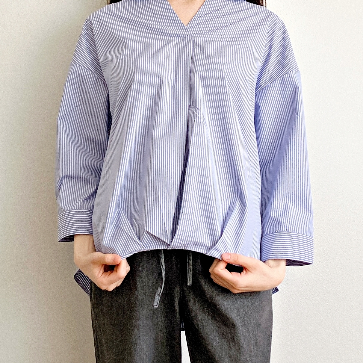 Honeys(ハニーズ)の「8分袖裾タックブラウス」