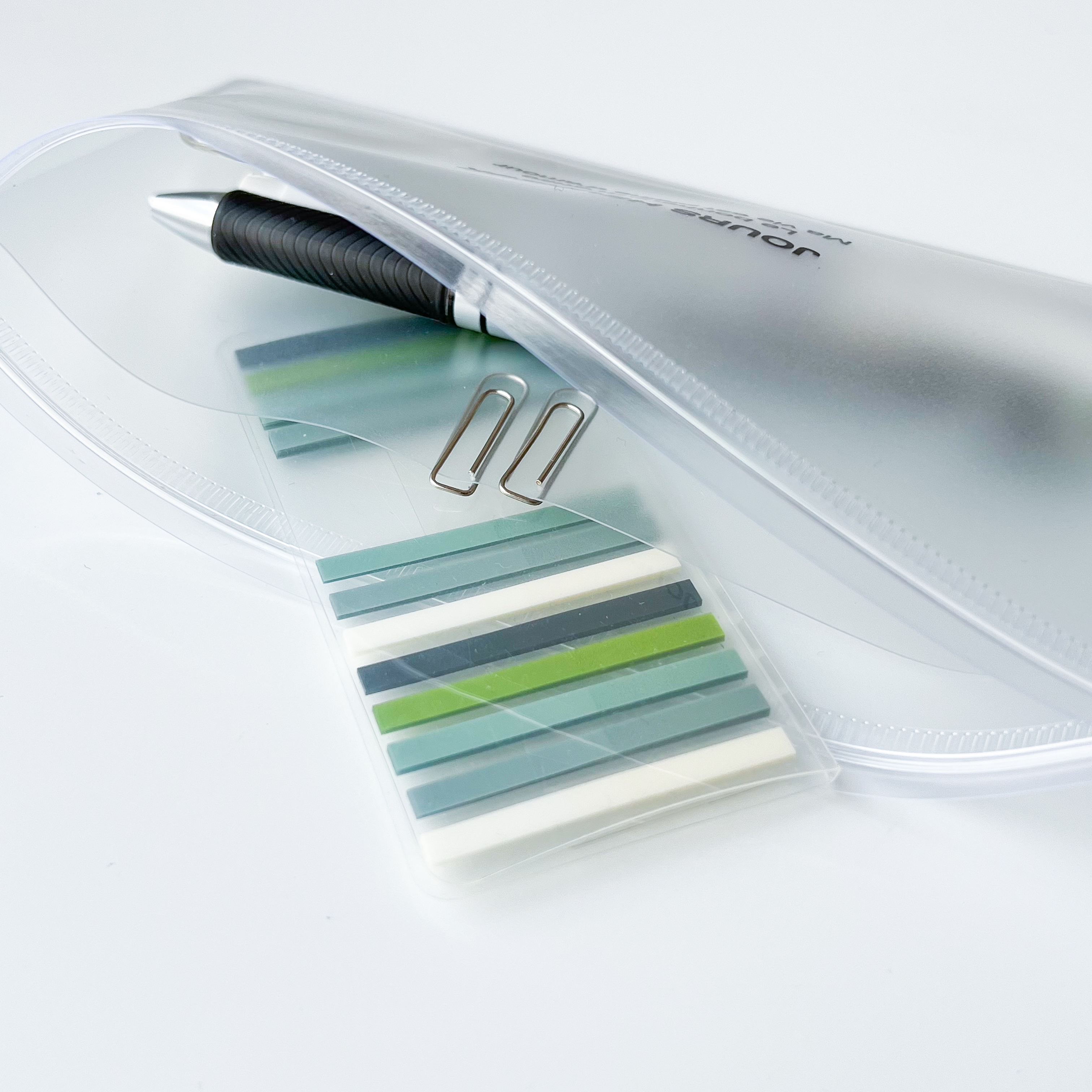 CanDo(キャンドゥ)の「フラットケース 仕切り付き」