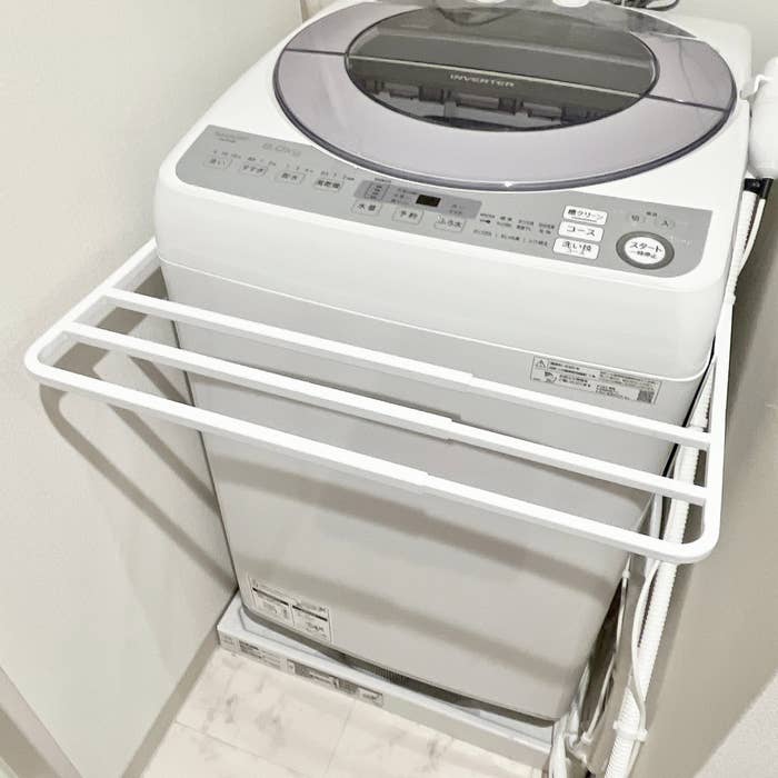 ニトリ「マグネット伸縮洗濯機バスタオルハンガー」