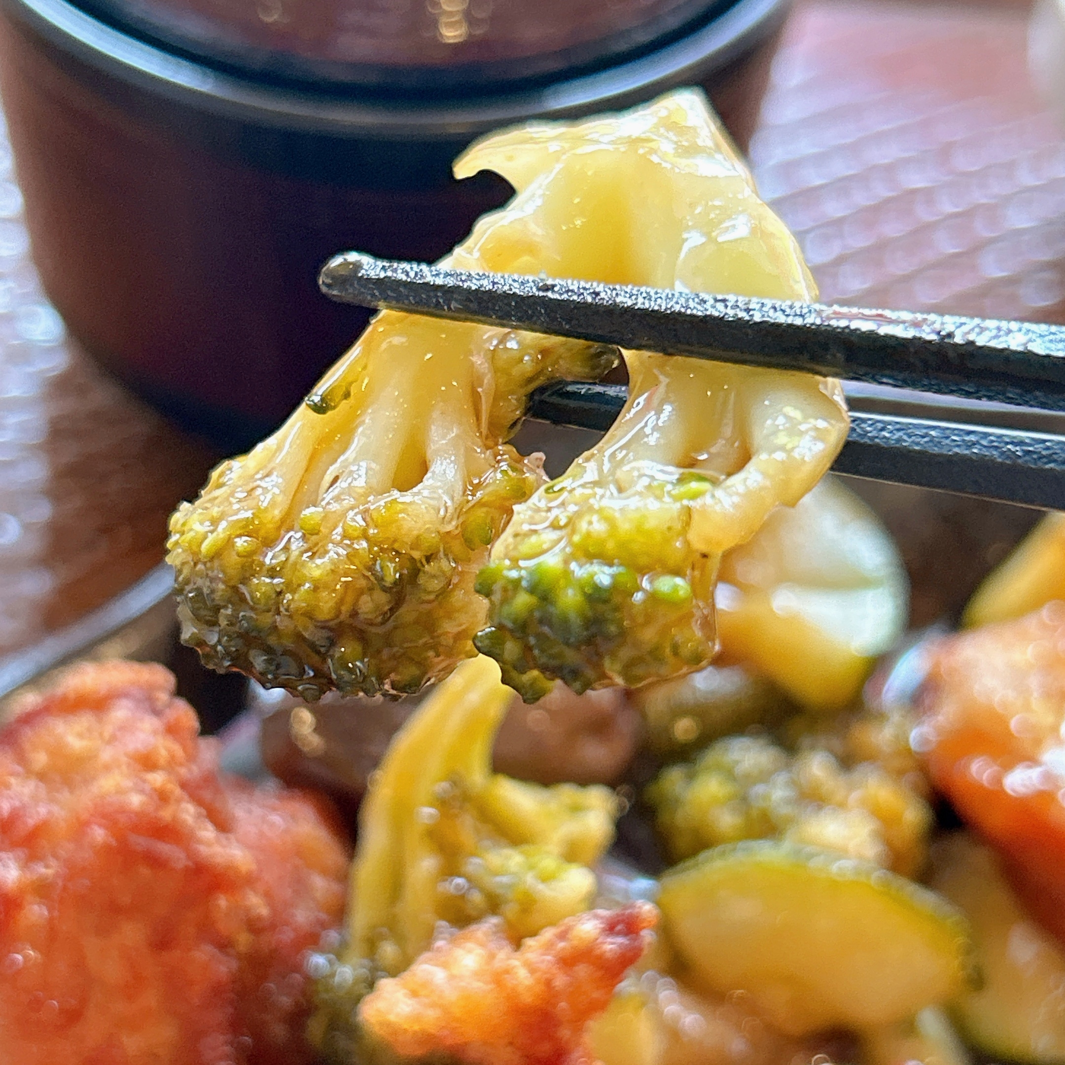 ガストの「お好み和膳 彩り野菜の黒酢から揚げ」