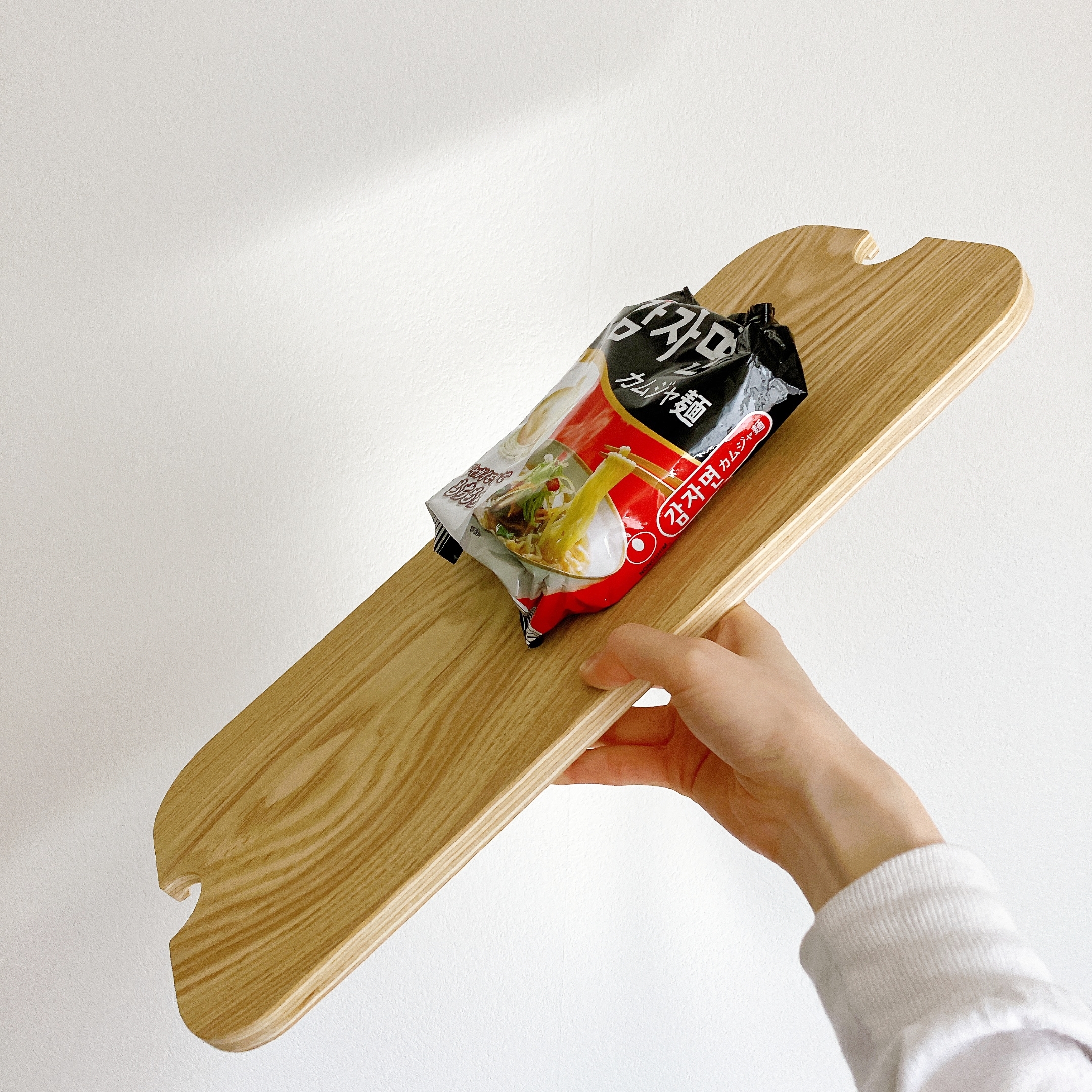 ニトリの「【隙間収納】スチールワゴントロリスリム 蓋トレー付き2点セットWH」