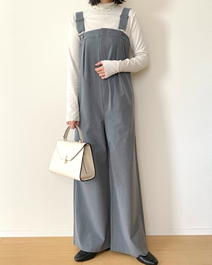 GUの「タックサロペットパンツQ」