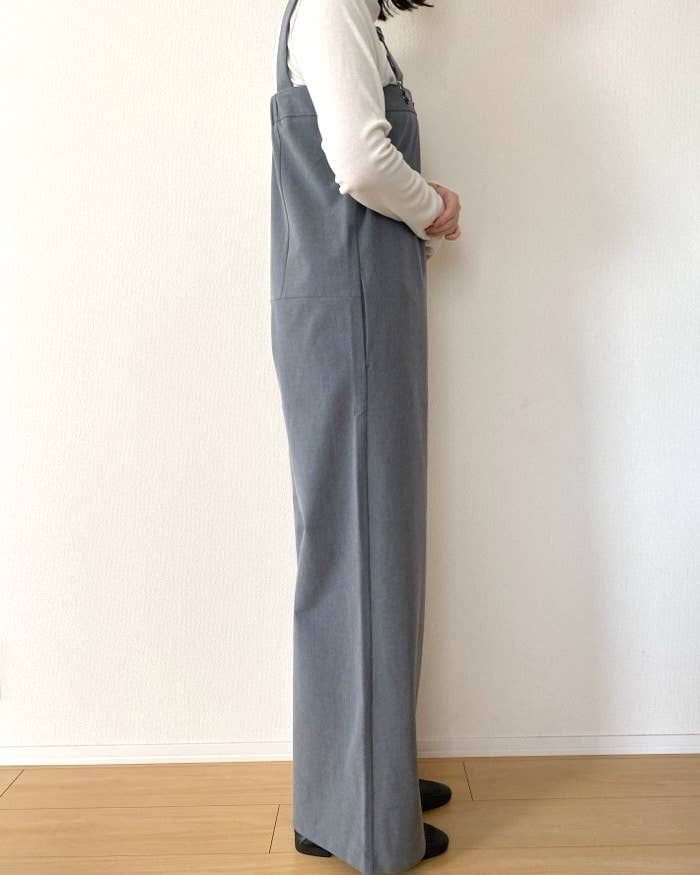 GUの「タックサロペットパンツQ」