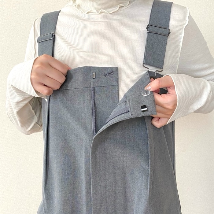 GUの「タックサロペットパンツQ」