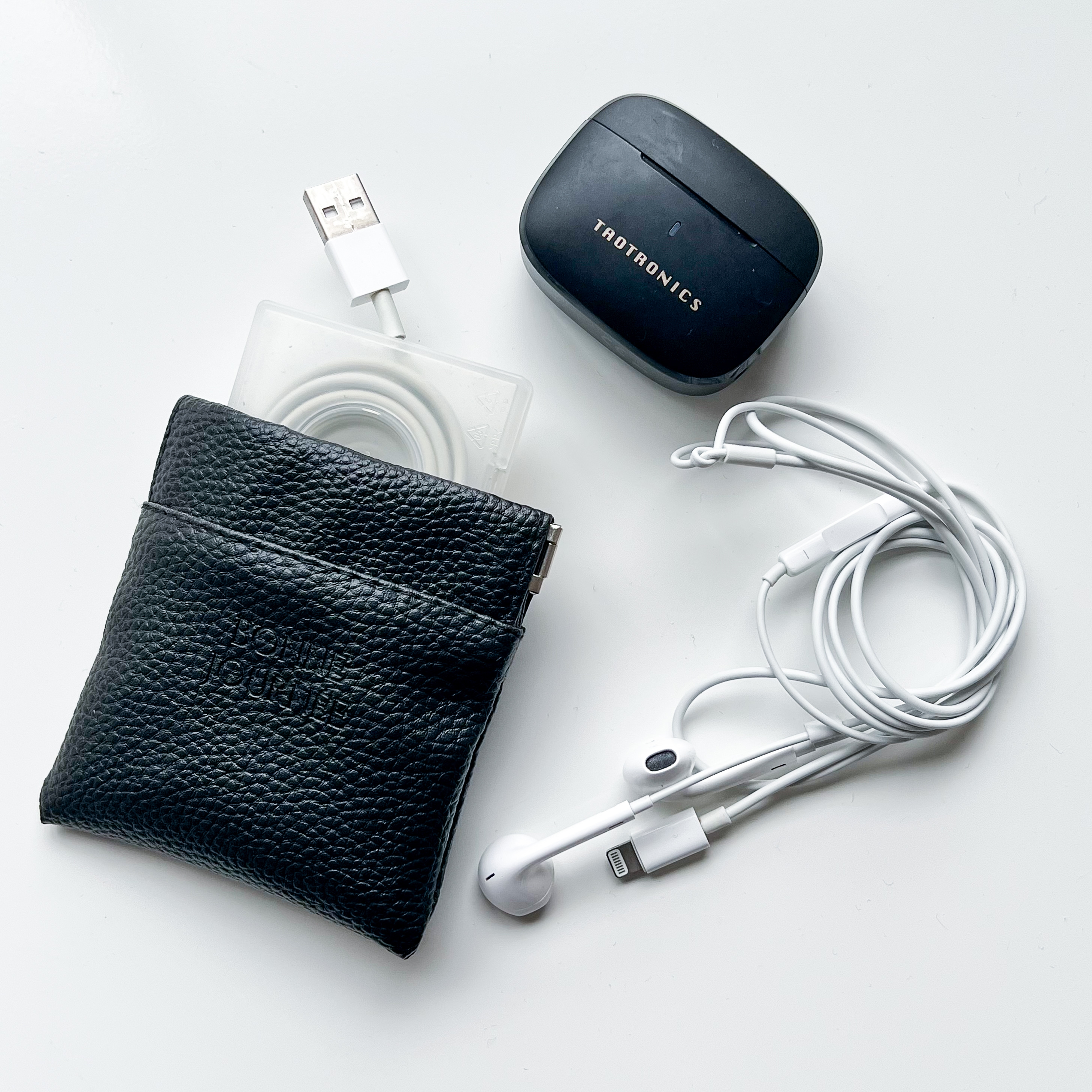 CanDo(キャンドゥ)の「LOVEHOME カラビナ付ミニポーチ」