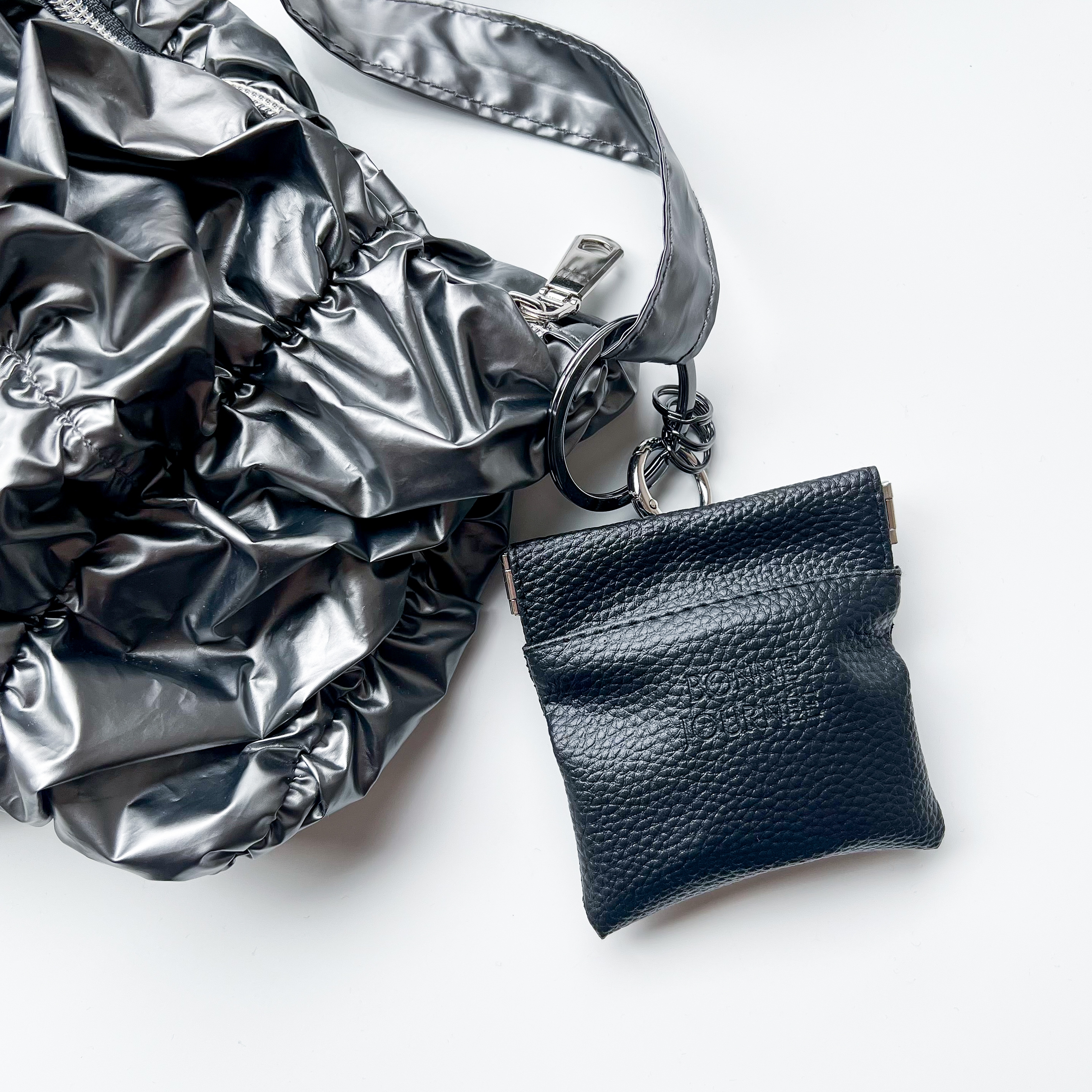 CanDo(キャンドゥ)の「LOVEHOME カラビナ付ミニポーチ」